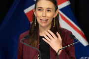 NZ首相「われわれは新型コロナとの闘いに勝利した」　会見で宣言、ロックダウンの解除を開始