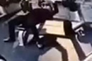 【動画】 酔っ払いがベンチプレスをミスってバーベルが腹に落下 ⇒ 怖すぎる展開に・・・　