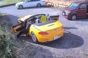 高級オープンカー「BMW Z4」をレンタルして延長　トラックと衝突して大破　料金11万円未払いで連絡つかず
