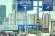 【動画】高さ制限のトラックが原因でティーダ乗りが死にかける(((ﾟДﾟ)))