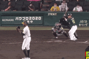 阪神・小幡がダイビングキャッチ！鋭い反応でピンチ拡大阻止