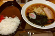 こういうのでいいんだよラーメン&カレーまさかのパチンコ屋で発見されてしまうｗｗｗｗｗｗ