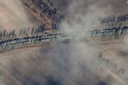 約4.8キロにわたるロシア軍部隊がウクライナ首都に続く道を移動…衛星画像で明らかに！