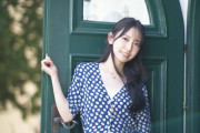 日向坂46金村美玖が陶器の産地へ、水玉ドレスのへそ出しショット解禁