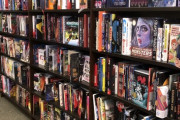 【画像】アメリカの本屋さん、「漫画スペース」が巨大になりアメコミが隅へ追いやられるｗｗｗｗｗ