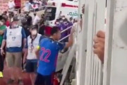 【動画】サウジサポ、試合後に吉田を差別的ジェスチャーで煽る→吉田ブチギレ