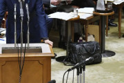安倍首相「唾が飛んでコロナが感染るから野党議員は大声を出すな」