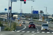 【画像】さっき車運転してたらちょっと変な奴が居たｗｗｗ