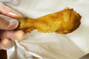 【画像】チキン食う時にビニール手袋する奴ｗｗｗｗｗｗ