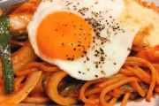 ナポリタンに目玉焼きいる？