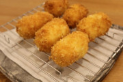 カニクリームコロッケって何をかけて食べるものだっけ
