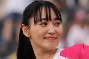 「待ってくれ……」元櫻坂46菅井友香〝ぴったり紫ドレス〟姿が反響「透けすぎじゃない？」