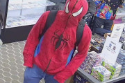 スパイダーマン、1万ドル相当のポケカや他TCGを盗む