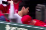 【動画】大谷翔平、ぶちギレてヘルメットを叩きつけるwwwwwwww