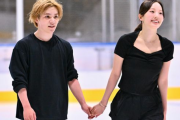 【フィギュア】宇野昌磨＆本田真凜カップルが初の公開練習 宇野は支えるために3kg増今年5月にアイスダンスカップルを結成した2人が14日、公開練習を実施した。息の合ったターンやツイズルの連続技を披露したほか、「クリムキン