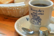 コメダでコーヒーに豆菓子がついてくるのを嫁がえらく感動してた。それ以来…