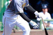 阪神・ドラ２井上、衝撃弾　バット折れても突き刺した！先輩の西武・中村も拍手