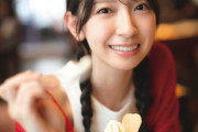 日向坂46金村美玖が生クリームを「あーん」