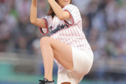 【動画あり】フジ小沢陽子アナ、白いショートパンツ姿で見事ノーバン始球式
