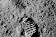 【証拠】アポロの月面着陸は「捏造」って疑惑があるやん？