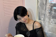 小島はな「カップ麺が大量に食べたくなってカップ麺無限地獄編やりました。たまらんのだよね、あの背徳感。皆さんもやってみてください」