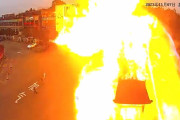【動画】中国、タンクローリーから液体噴出 ⇒ 大爆発、大炎上！その瞬間…