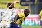 ベルギー1部リーグの試合中、まさかのファンサービス!?　シント＝トロイデンMFの“珍シーン”が話題