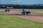 米空軍のB-1Bランサー戦略爆撃機2機が英国フェアフォード空軍基地に展開！