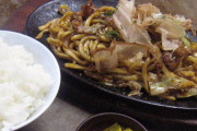 【悲報】焼きそばで米食える馬鹿、存在する