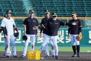 阪神　２日連続の二遊間特守、岡田監督自ら指導に山本「引き出し増えた」北條「アピールする」