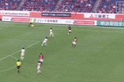 ◆Gif小ネタ◆浦和MF伊藤涼太郎くんの華麗なダブルタッチヒールパスを御覧ください(´・ω・`)