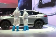 【動画】中国、今度はショールームの自動車にもPCR検査！ワンコのアソコにも、ワンコ絶叫！