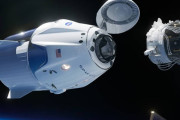 スペースXの宇宙船「クルードラゴン」がISSに到着…滞在延長の2人と来年帰還！