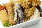 【オレたちのうどん屋】秋野菜の天ぷらと定番おかずのうどん弁当発売、4種天ぷら入り、テイクアウト限定セット 丸亀製麺