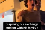 留学先の卒業式の前日にサプライズで両親が現れて…開いた口がふさがらなくなる