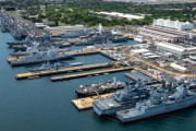 パール・ハーバーのフォード島に集結したリムパック演習に参加する各国海軍艦船！