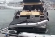 【動画】イタリアの港で豪華ヨットがご乱心。どうしてこうなった事故。