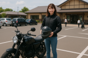 最近バイク見かけると眺めてしまうんだけど三割は若い女の子だな