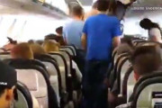 【話題動画】もっとも素早く飛行機から降りられる方法 / しかし民度が低いと無理「ルール化は難しい」