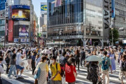渋谷は「おじさんの街」化、新大久保は10代が溢れる若者の街に…予期せぬ社会的背景