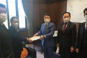 自民党・護る会、“全国民に一律10万円以上の給付を” 政府に要請文　ネット「生保受給者は収入減ることないんだから給付の必要なし