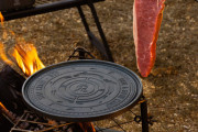 【DOD】驚きのアイデア！マンホールプレートで肉を焼く！「マルデマンホール」