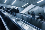 【社会】エスカレーター「両側立ち」はなぜ普及しない？ 「横並びで乗ったら舌打ちされた」という声