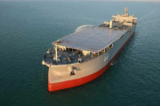 イラン海軍がタンカーを改造した海上基地艦が就役、地対艦ミサイルや対空機関砲も装備…複数のヘリも運用可能！