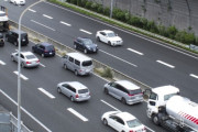 高速の渋滞で1番イラつくのってさ