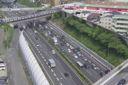 お盆のUターンラッシュがピークに、各地の上り線で激しい渋滞