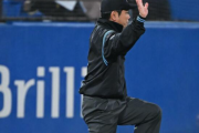 珍事に騒然　打球直撃、転倒でも表情変えず試合再開　西本審判の“プロ魂”に拍手起こる