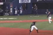 動画　ロッテの守備、カチカチになる