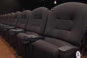映画館の座席を9999円で販売　250席に「思った以上の反響」ドリンクホルダー付