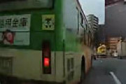 【動画】 これどちらが悪い？？ 都営バスに当て逃げされる衝撃ドラレコ動画が話題に